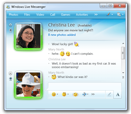 Windows Live Messenger 2009 on Windows 7 with glassy contact list and aero-blue chrome